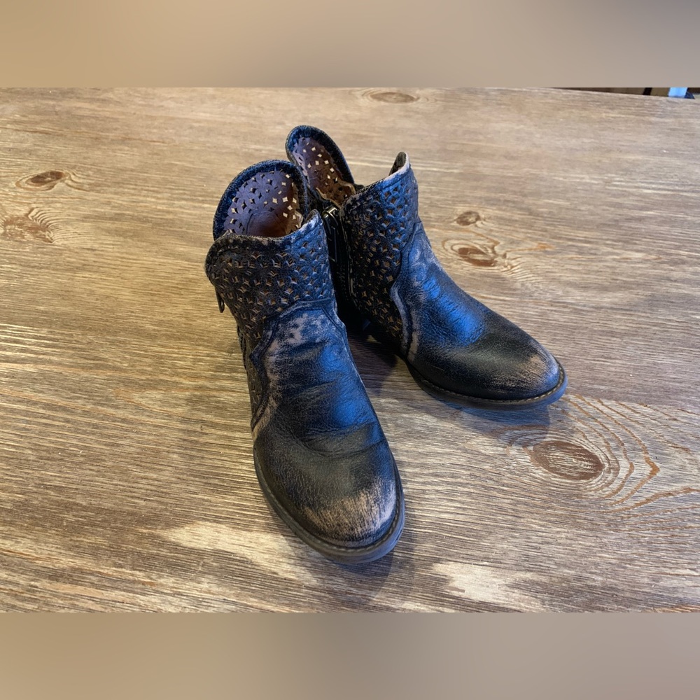 Circle G Laser Cut Ankle Boot Size 7